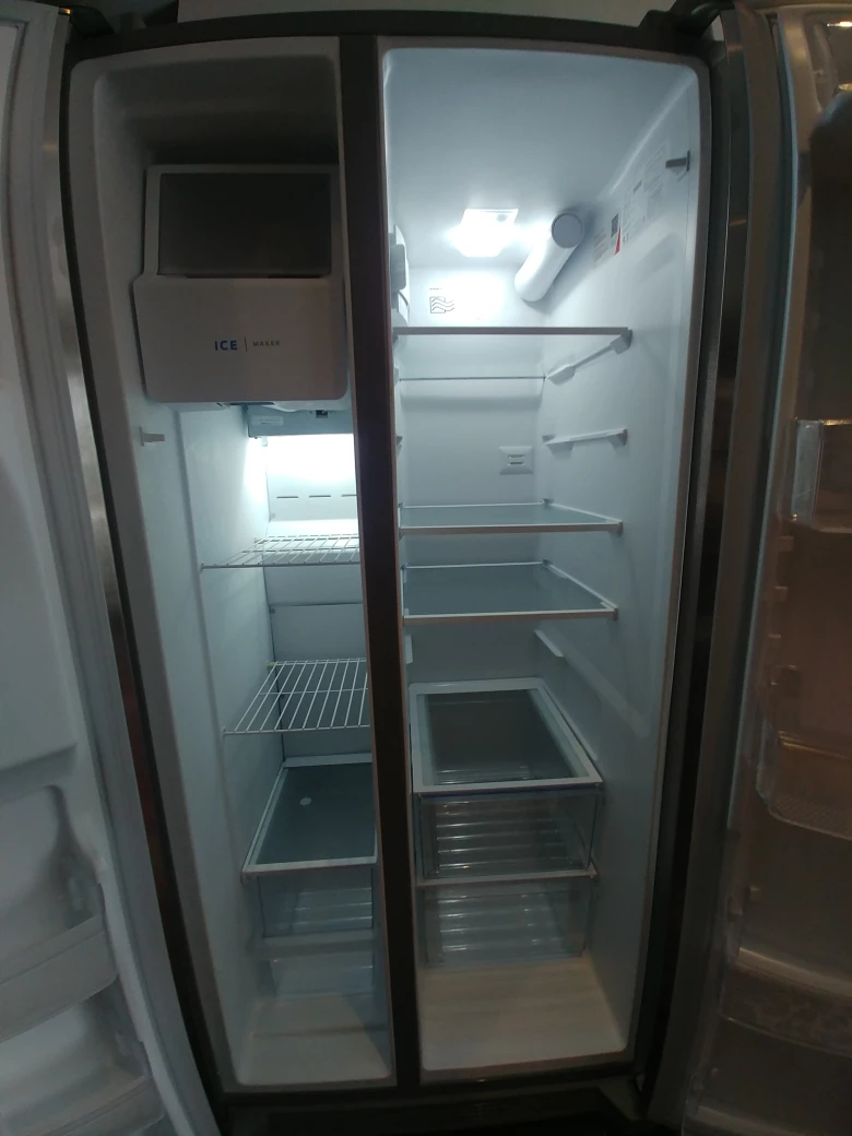 Good as New 33" Frigidaire Fridge. Under 5 yr. warranty - photo 3
