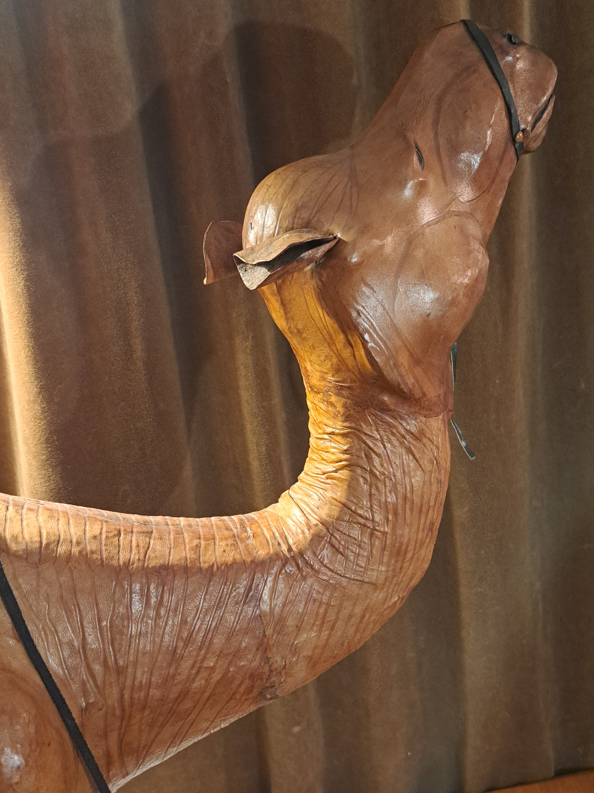 Vintage large leather camel statue - photo 4