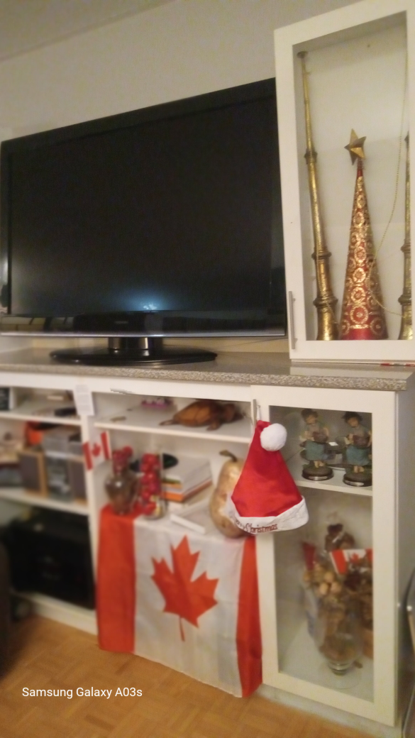 Entertainment Unit with 52"TV - photo 2
