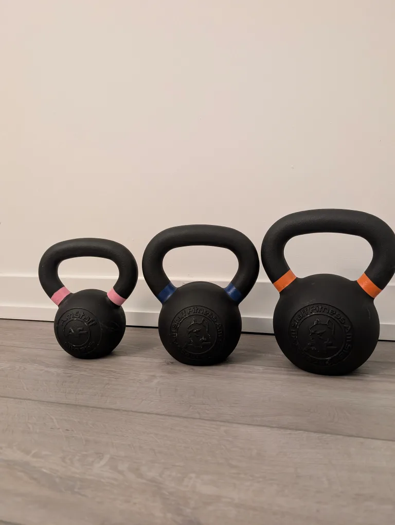 Set of 3 Kettlebells Cast Iron - 8kg, 12kg, 16kg image indicator(2)