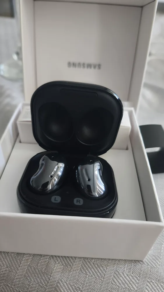 Samsung Buds Live thumbnail