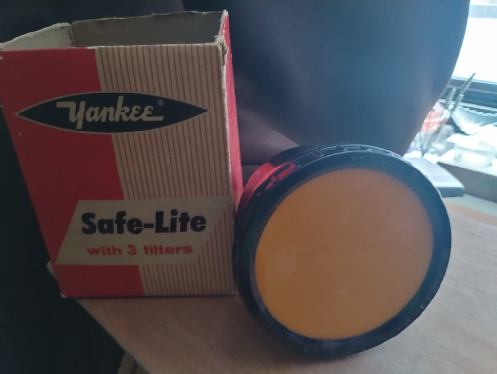 Vintage Yankee Safe-Lite with 3 Filters - photo 3