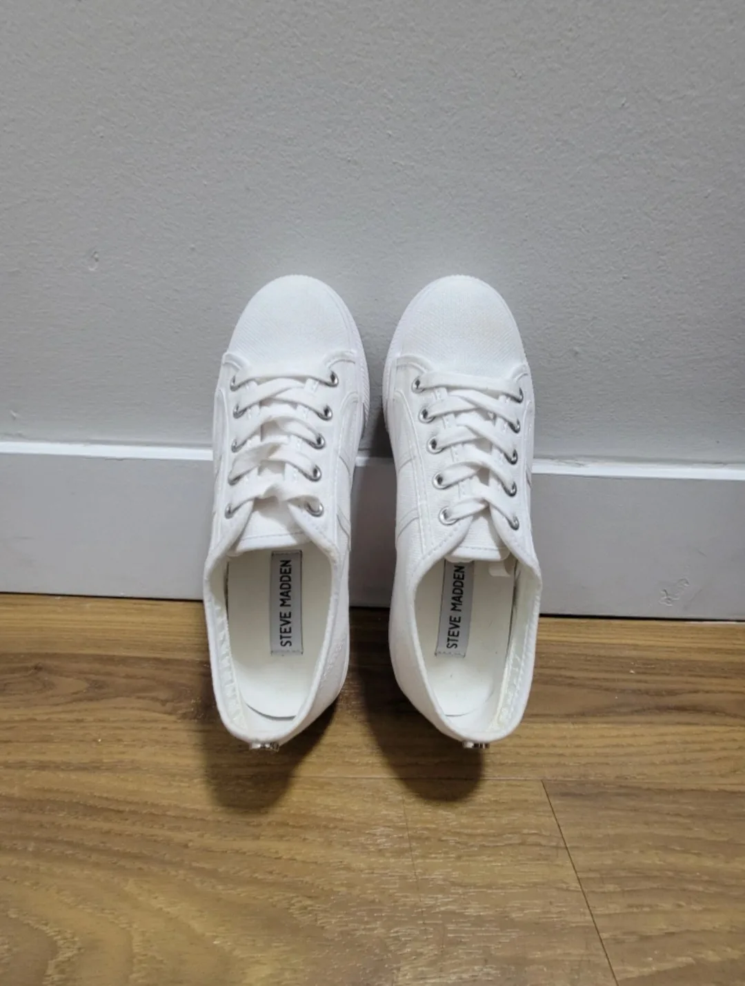 Steve Madden Women's White Platform Sneakers - Size 6M image indicator(3)