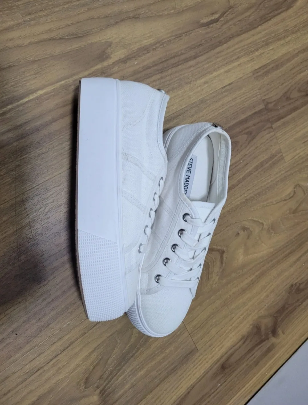 Steve Madden Women's White Platform Sneakers - Size 6M image indicator(4)