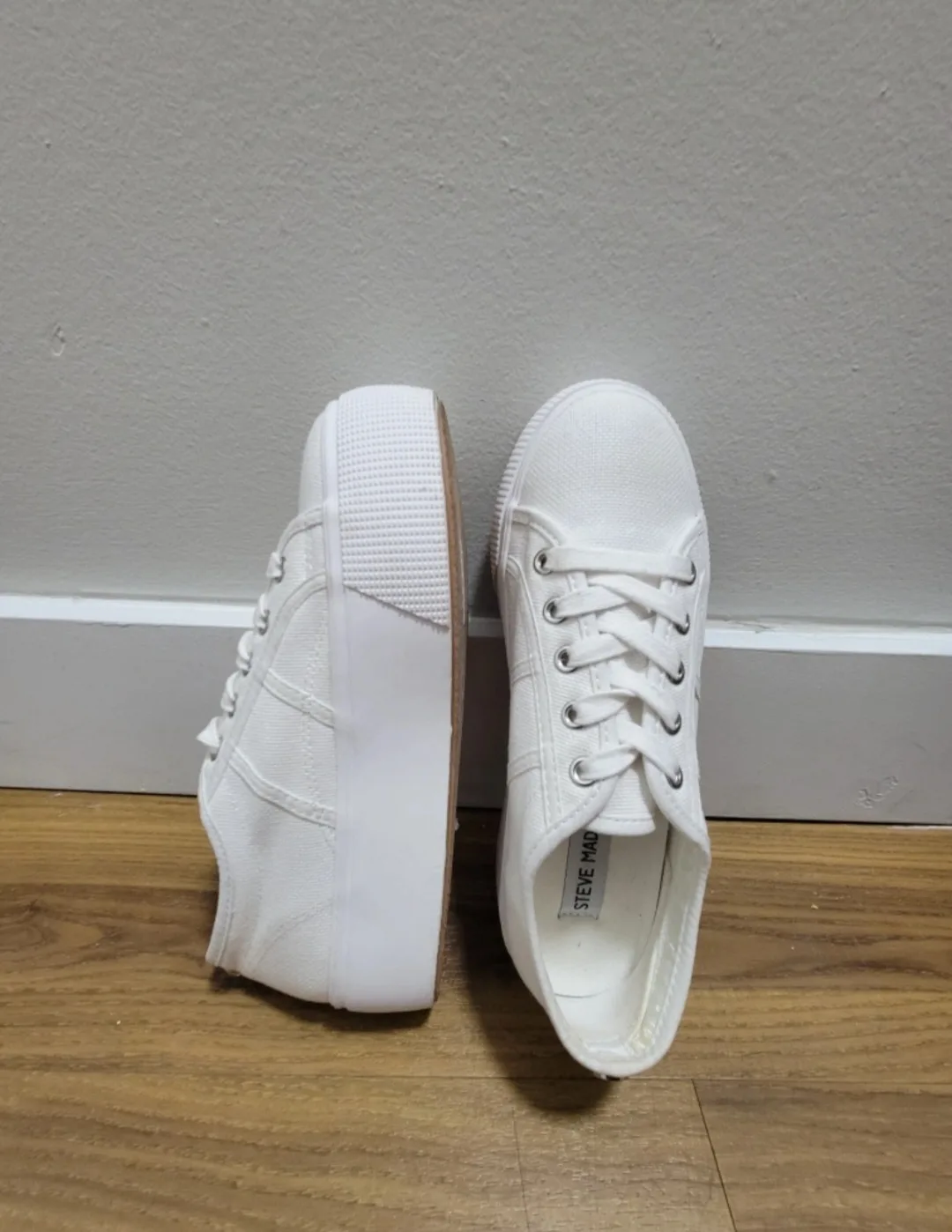 Steve Madden Women's White Platform Sneakers - Size 6M image indicator(6)