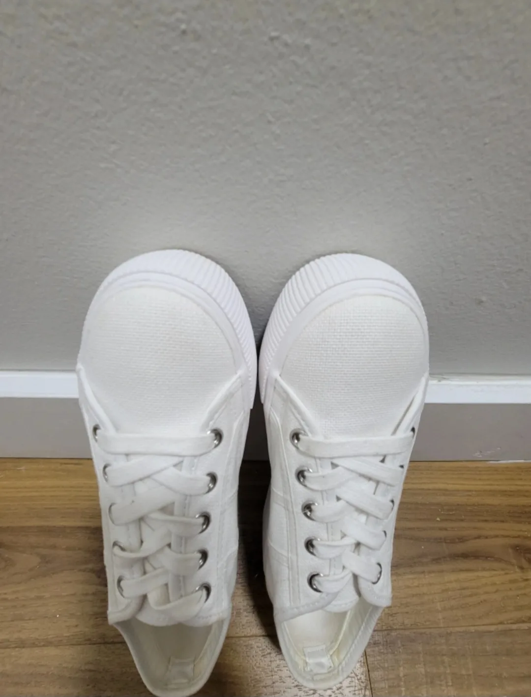 Steve Madden Women's White Platform Sneakers - Size 6M image indicator(7)
