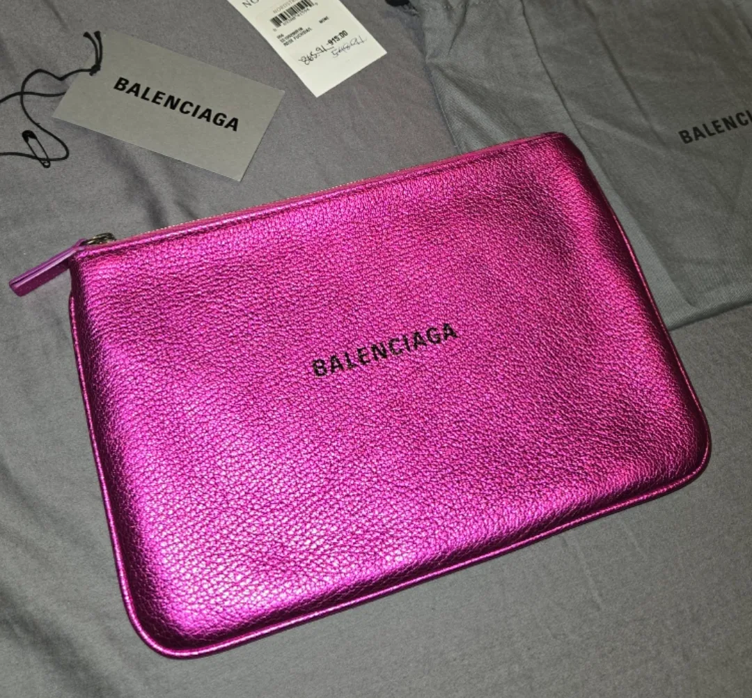 Balenciaga everyday pouch image indicator(6)
