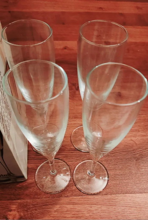 Champagne glasses  4pk @ $10 image indicator(2)
