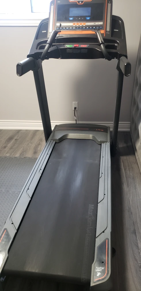 Maximus 2.75 HP Treadmill - Excellent Condition