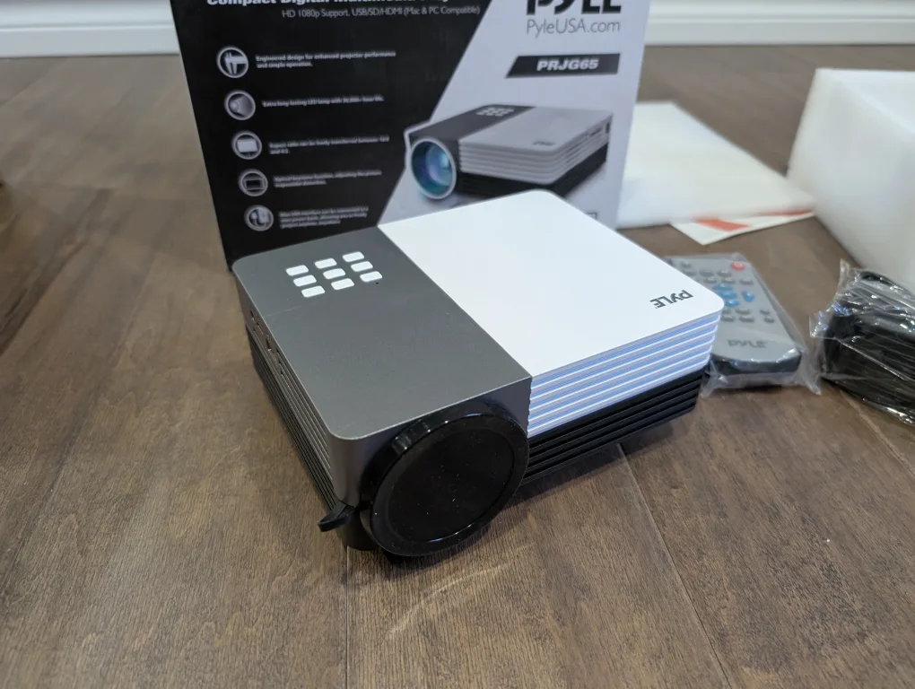 Pyle Compact Digital Multimedia Projector - New in Box image indicator(3)