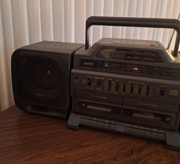 Sanyo Boombox with CD Player and Dual Cassette Decks Model#S810 thumbnail