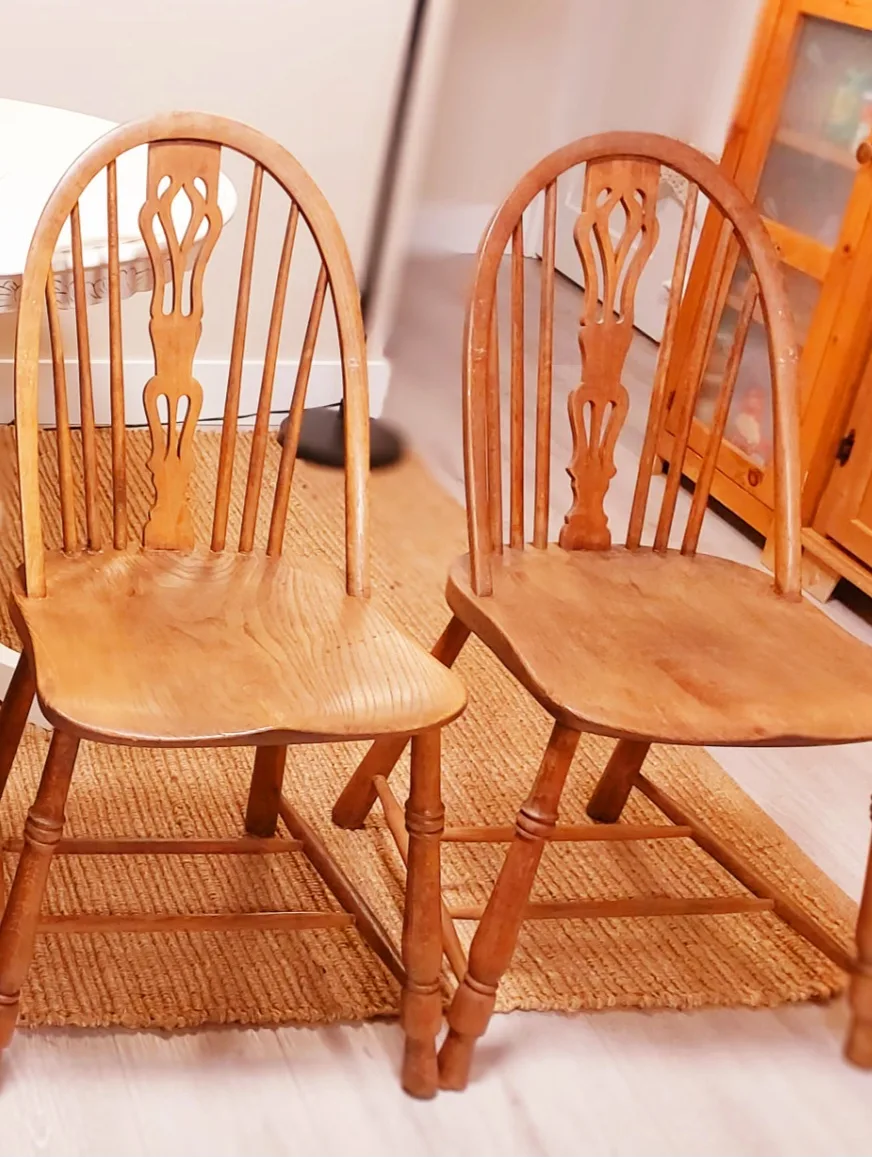 19th century Antique English Windsor Chairs - Set of 4 image indicator(2)
