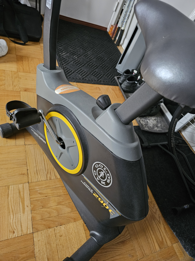 Gold's Gym 200e Upright Exercise Bike