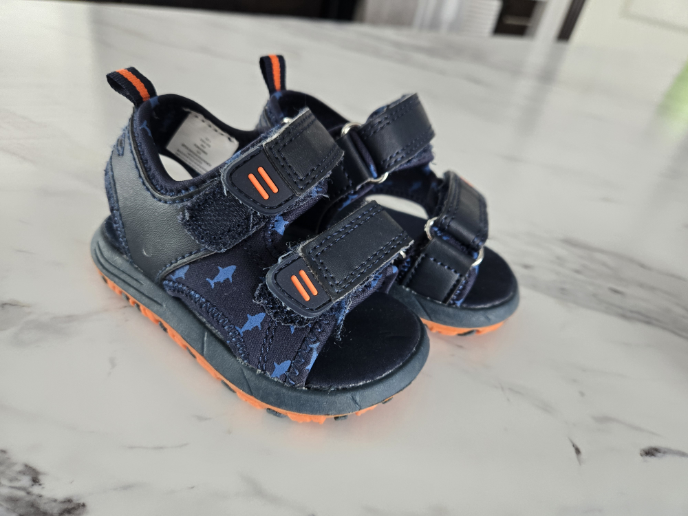 🏈size 4 toddler sandals