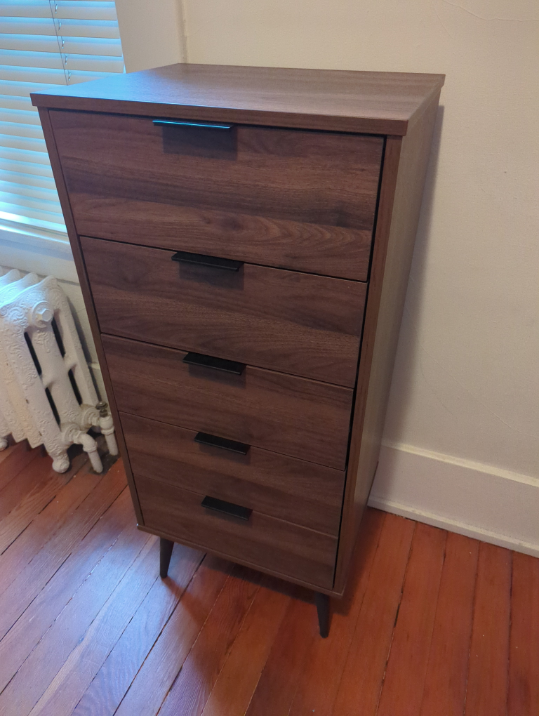 Five-Drawer Chest of Drawers with Tapered Legs