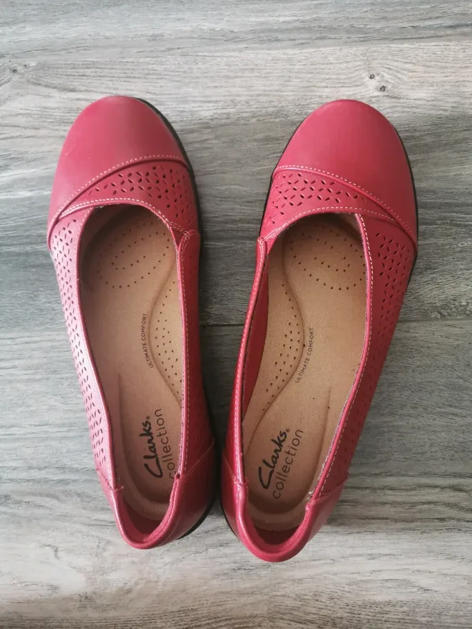 Clarks Collection Women's Red Leather Flats Size 8 image indicator(4)