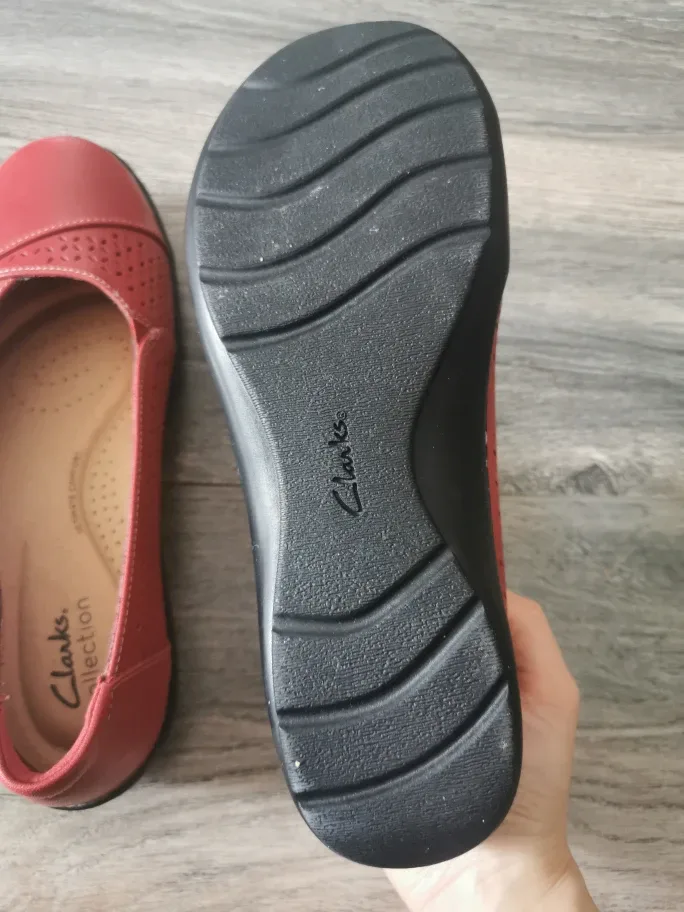 Clarks Collection Women's Red Leather Flats Size 8 image indicator(6)