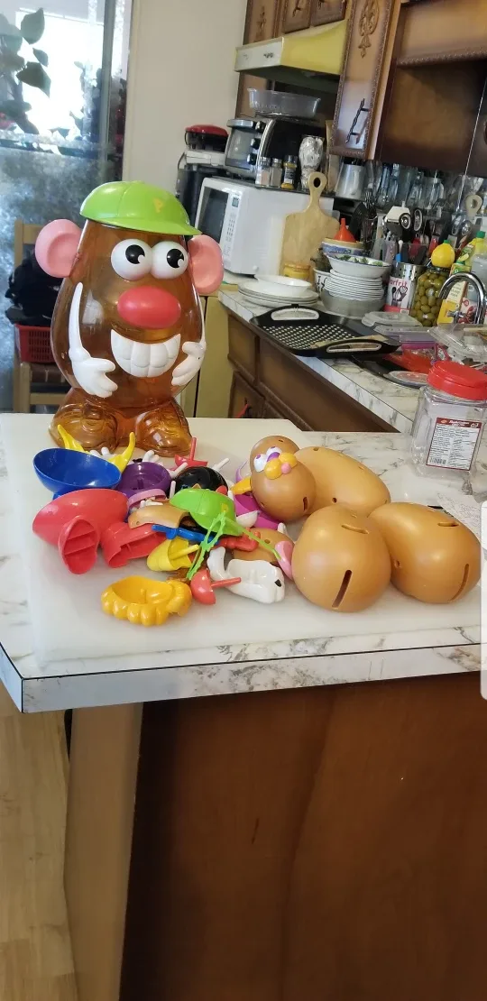 Mr Patato Head Super Spud with pieces image indicator(4)