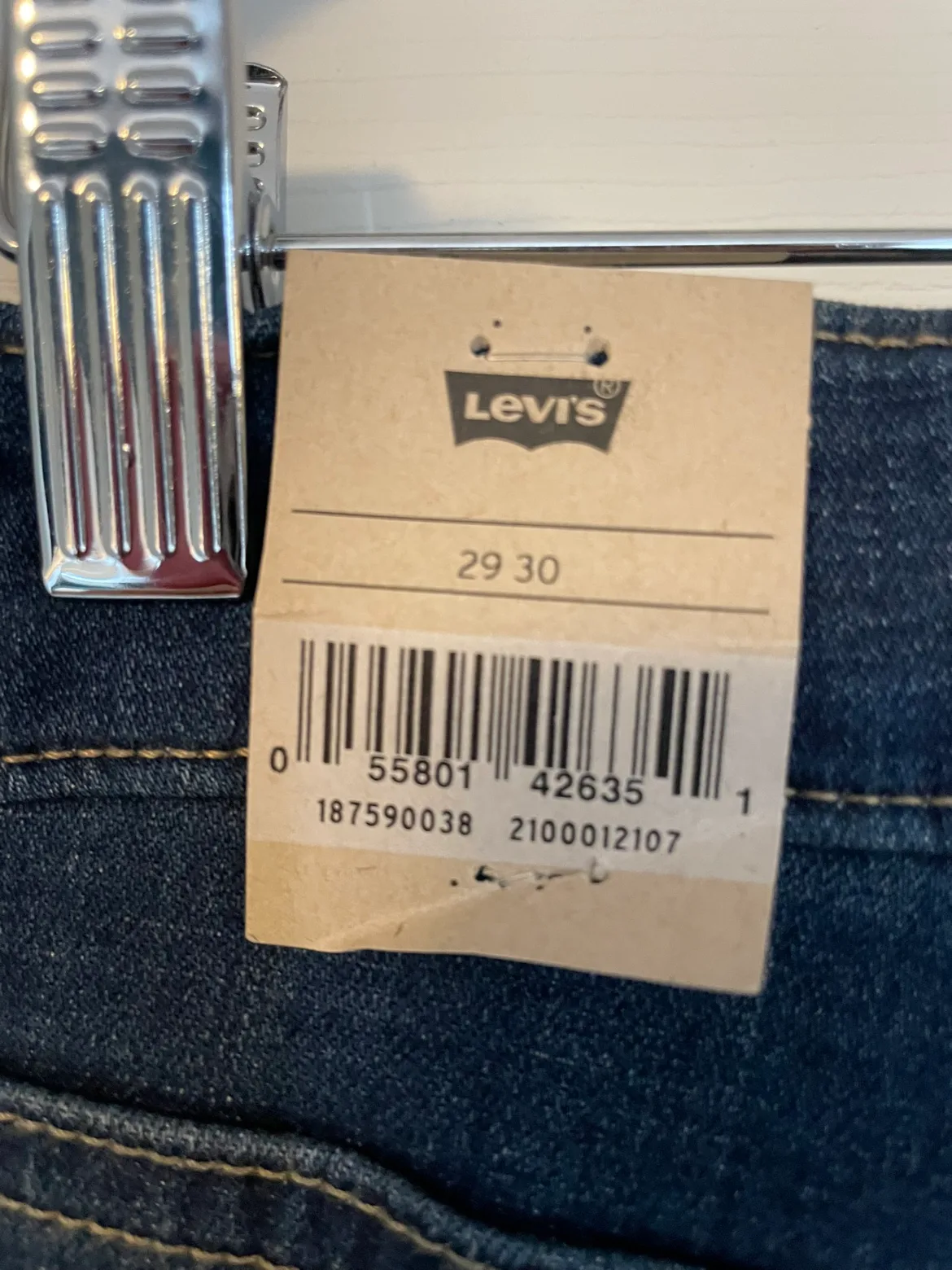 Levi's 725 High-Rise Bootcut Jeans - Size 29x30 image indicator(5)