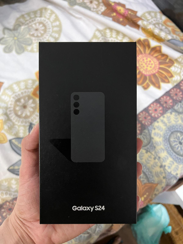 Samsung Galaxy S24 Smartphone with iQ Accessories - photo 4