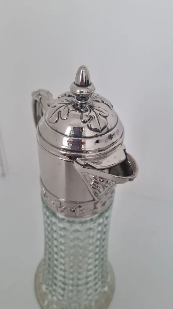 Vintage Italy, Crystal Decanter image indicator(2)