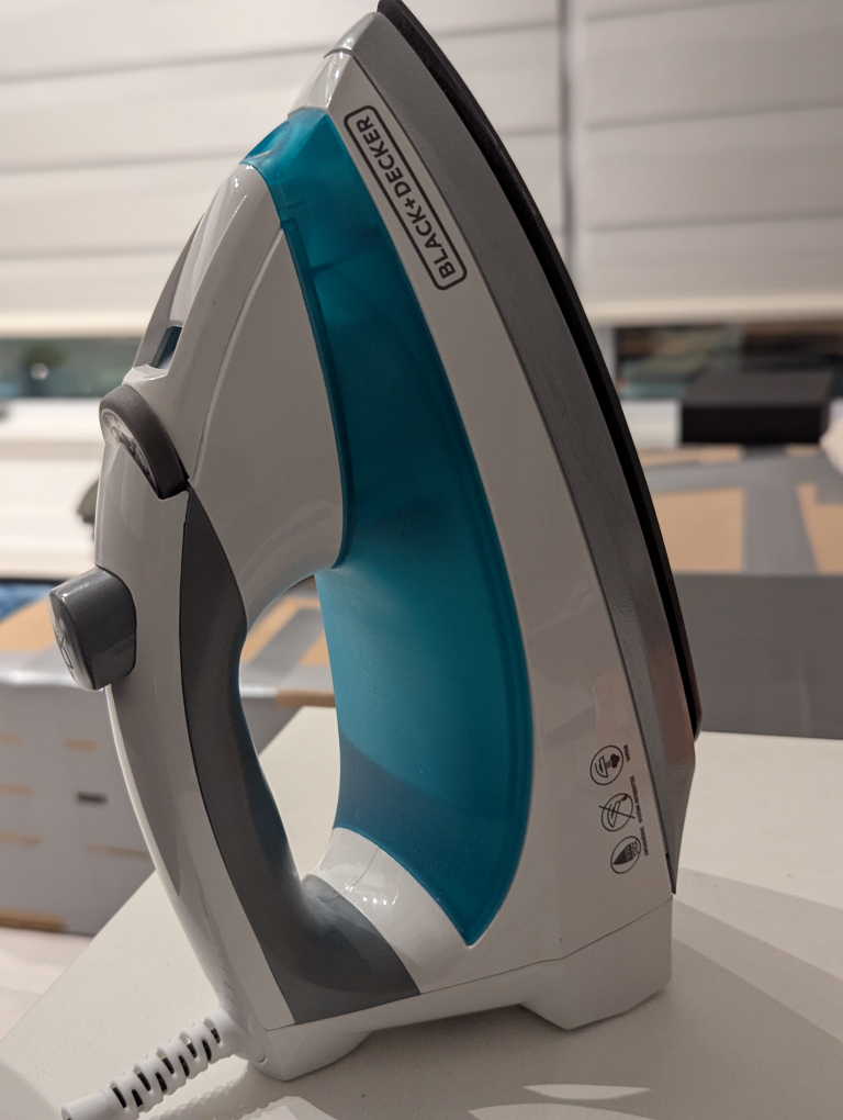 Steam Iron Black+Decker