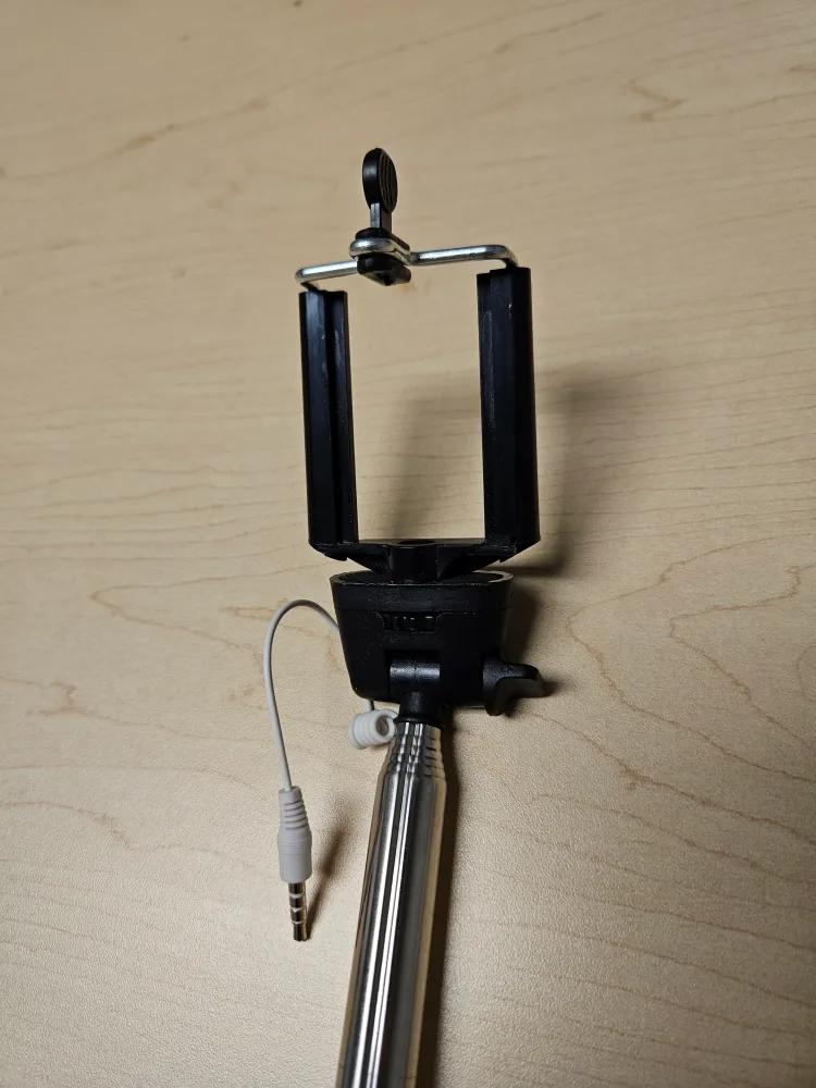 BROKEN Selfie Stick #freecycle 🏈 image indicator(2)