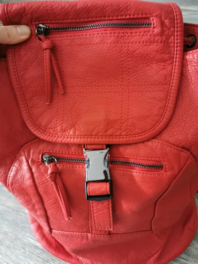 Red Leather Backpack image indicator(4)
