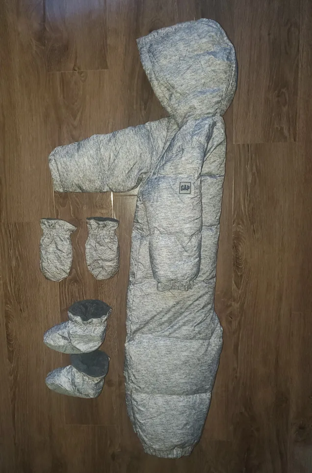 Baby Gap Snowsuit w Mittens Booties 12 - 18 months image indicator(7)