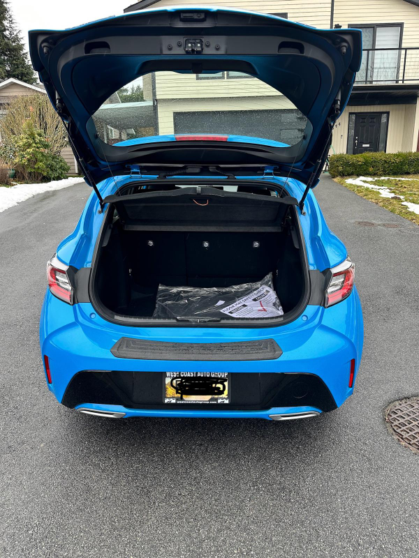 2022 Toyota Corolla Hatchback - Blue - photo 4