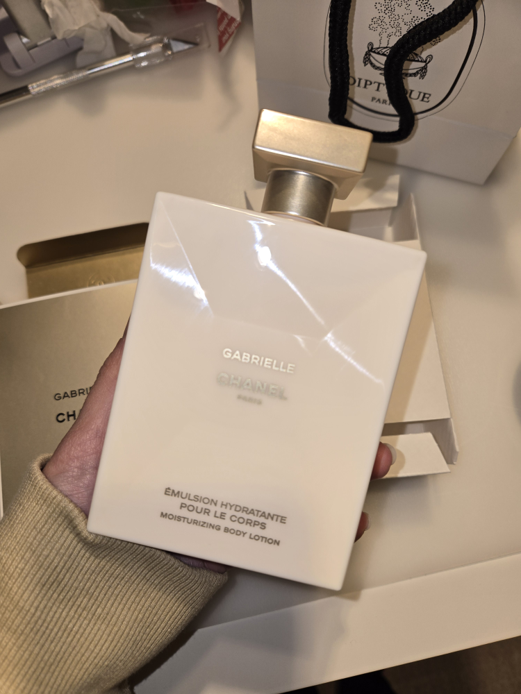 Chanel Gabrielle Moisturizing Body Lotion - photo 2