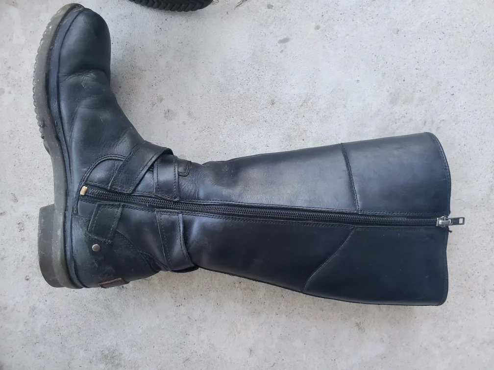 UGG leather boots image indicator(5)