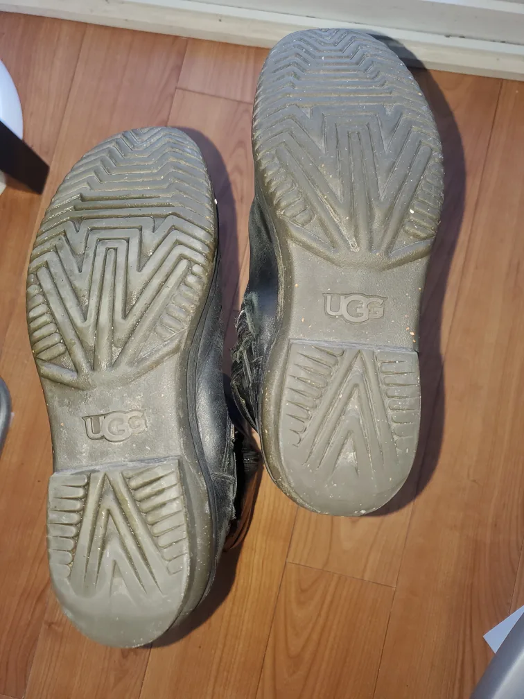 UGG leather boots image indicator(8)