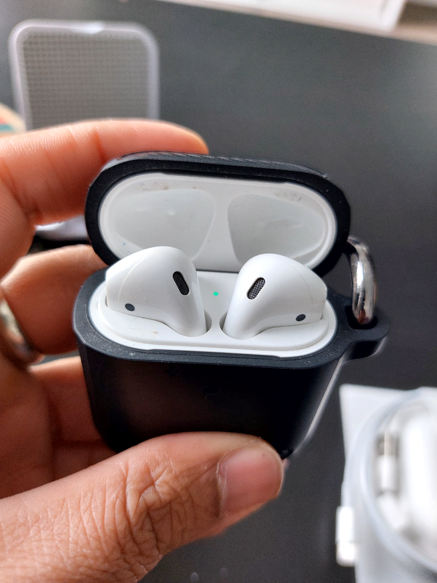 Apple AirPods 2nd Gen - photo 3