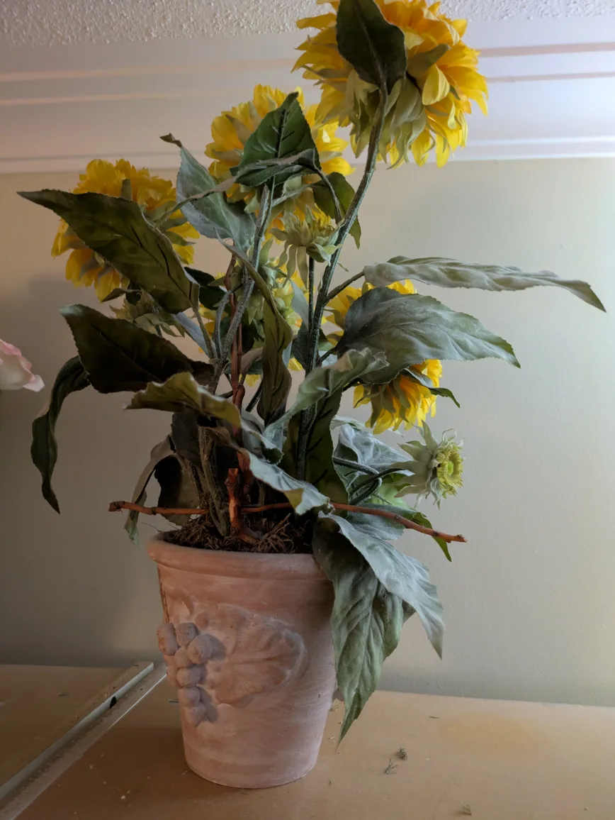 🏈 Artificial Sunflower Arrangement in Decorative Pot image indicator(3)