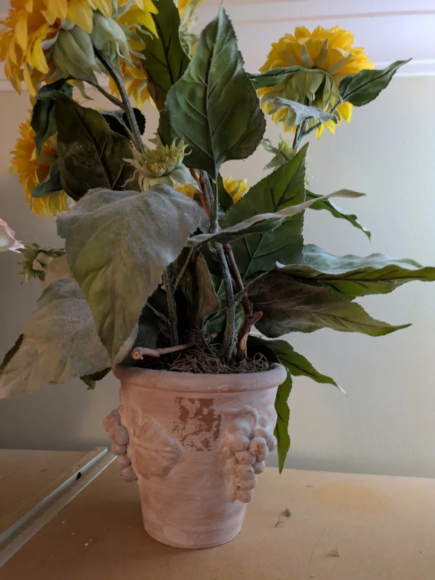 🏈 Artificial Sunflower Arrangement in Decorative Pot image indicator(4)