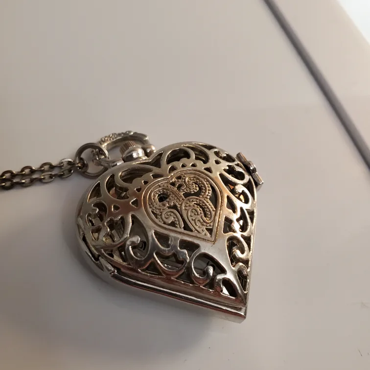 Heart-Shaped Pocket Watch Necklace image indicator(4)