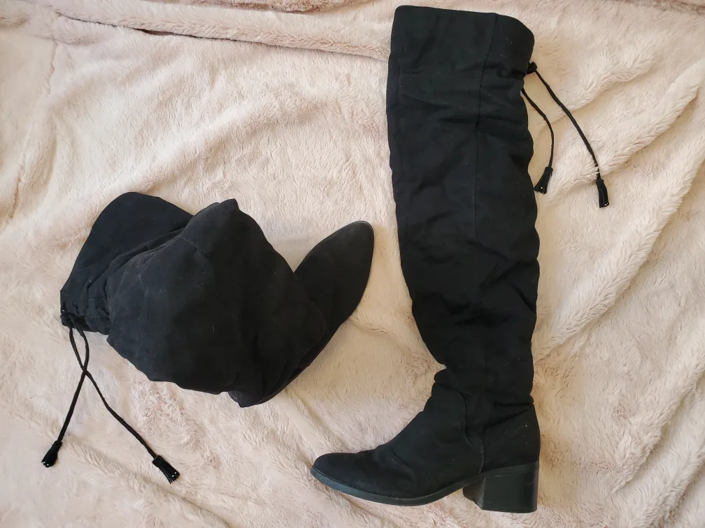 Women's Black Over-the-Knee Boots - Size US 8.5 #freecycle image indicator(2)