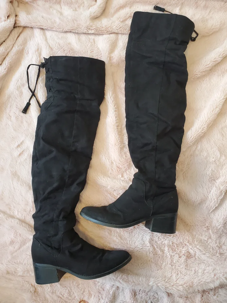Women's Black Over-the-Knee Boots - Size US 8.5 #freecycle image indicator(3)