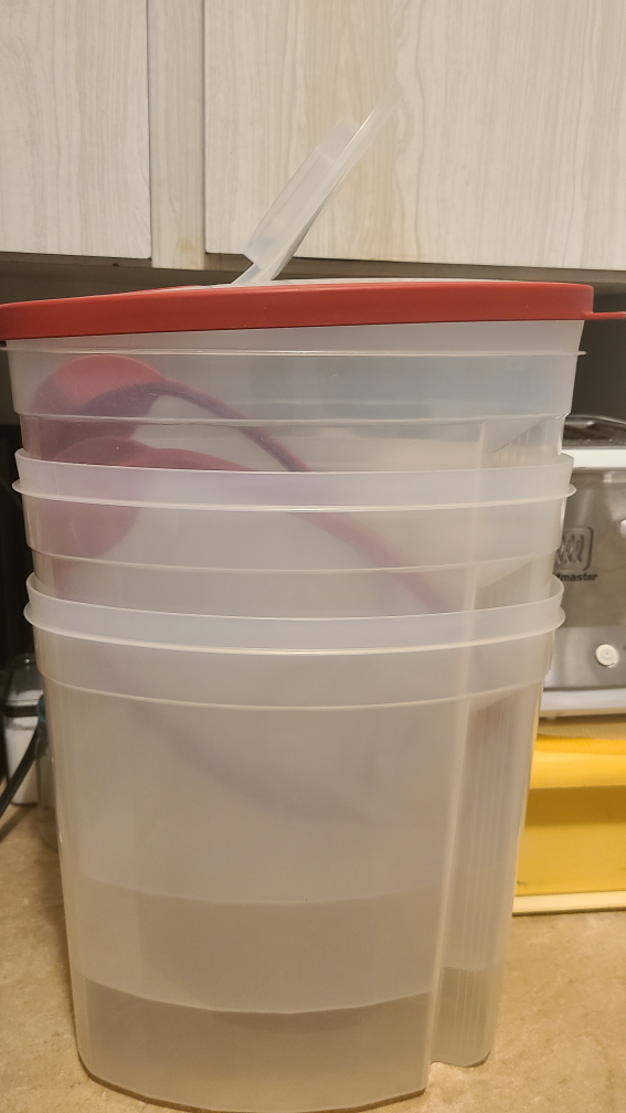 3 RubberMaid Food Storage Containers with Lids - photo 2