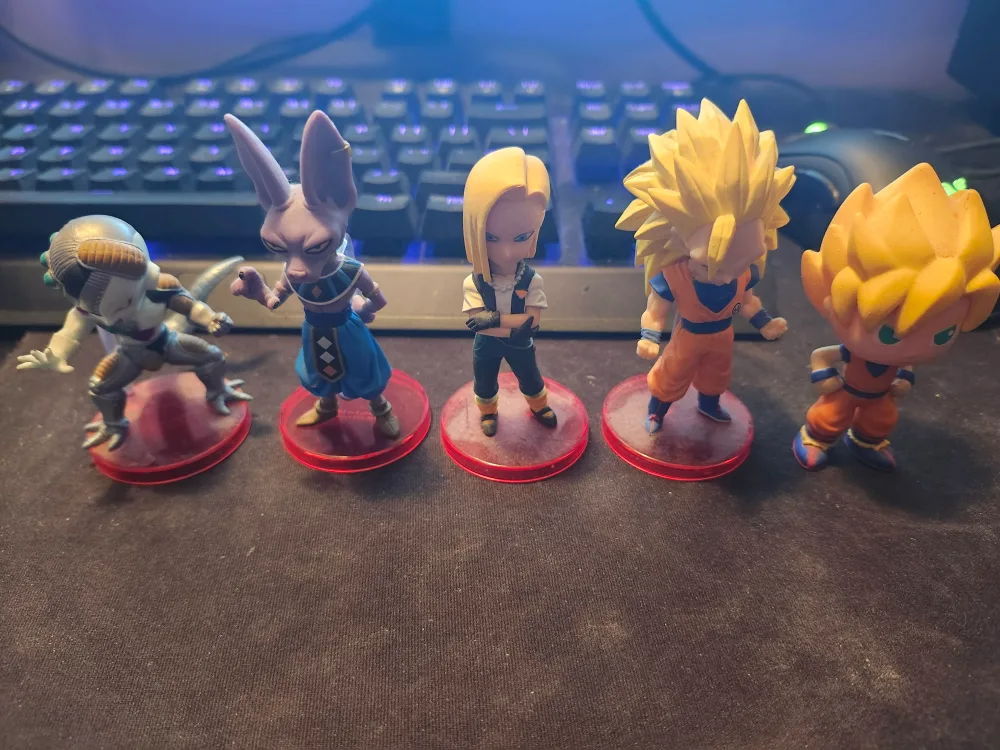 Dragon Ball Z Figurines - Lot of 9 image indicator(2)