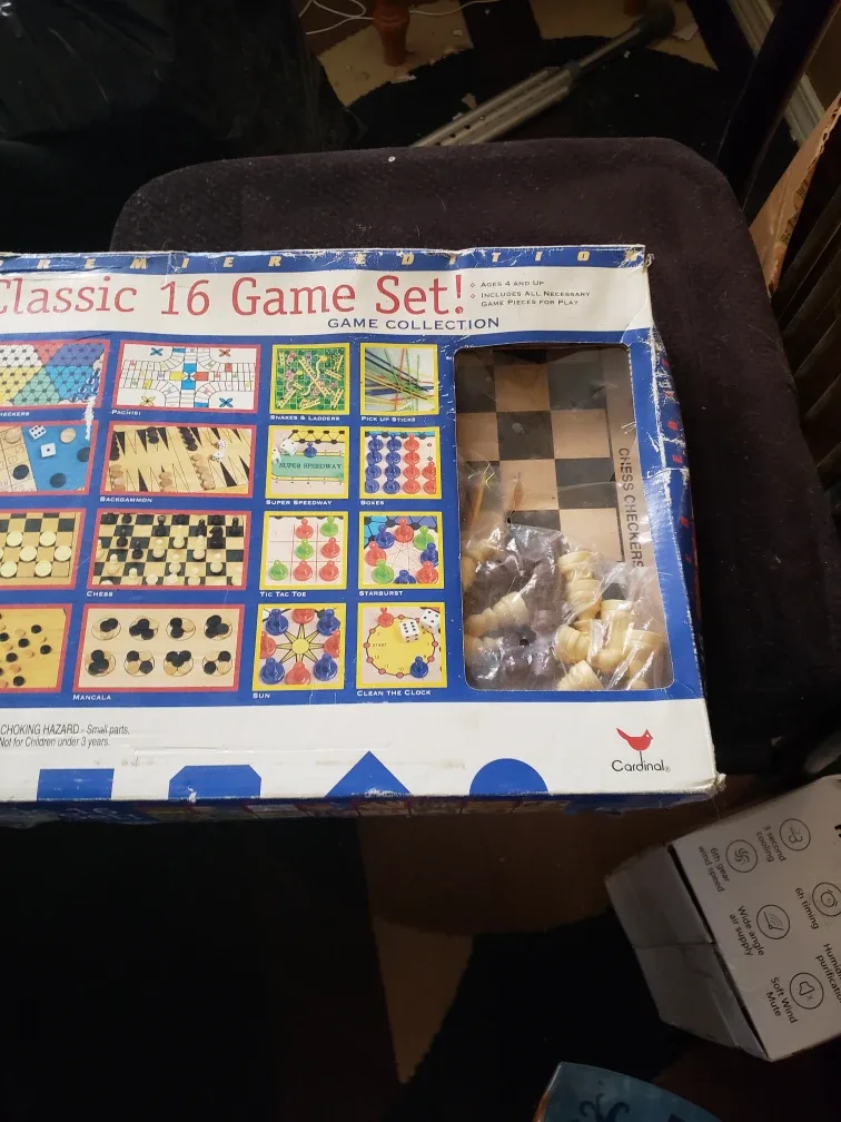Cardinal Classic 16 Game Set - Vintage Board Game Collection image indicator(2)