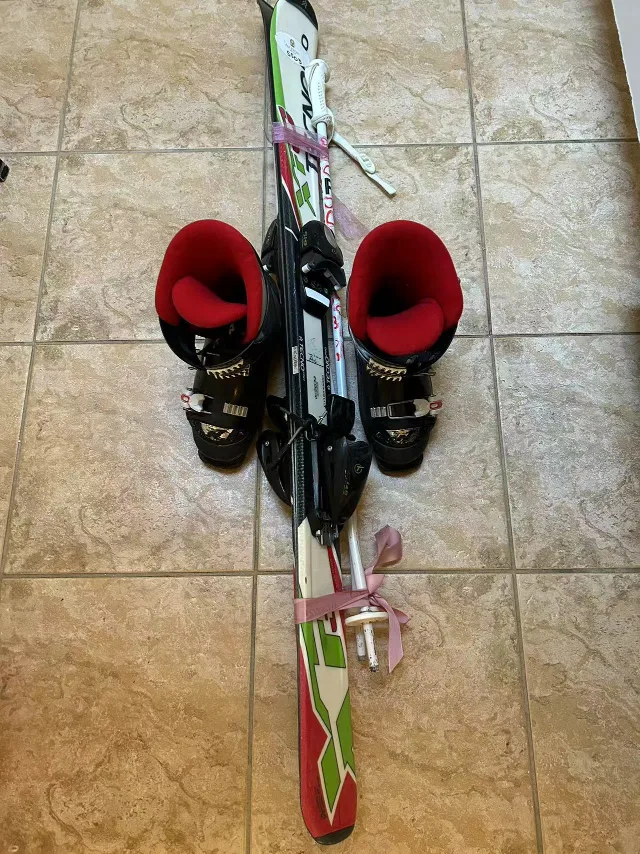 Kids' Techno Pro Skis with Boots and Poles image indicator(3)