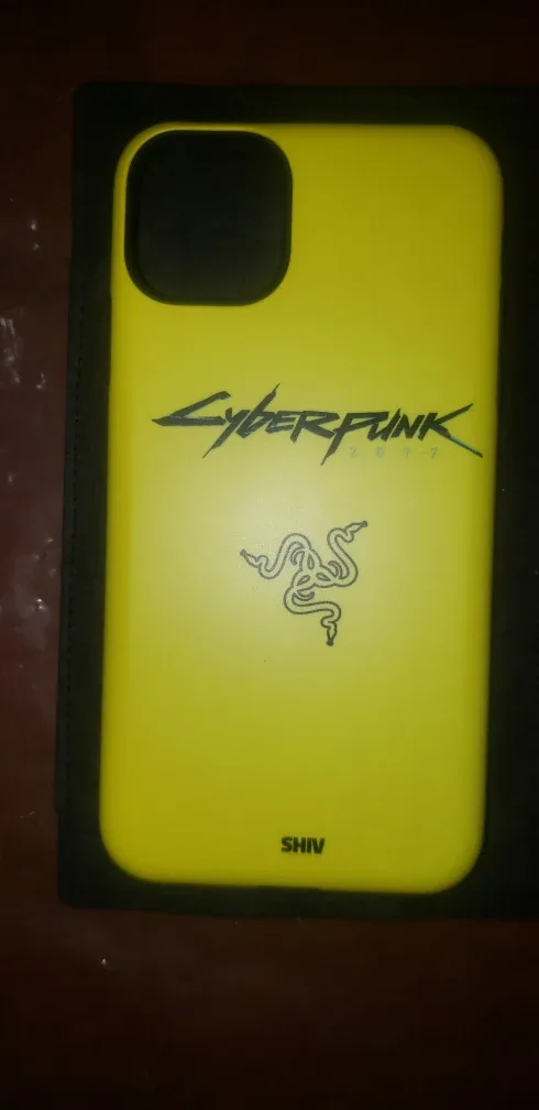Razer Custom Cyberpunk 2077 iPhone 11 Pro Max Case - Yellow image indicator(2)