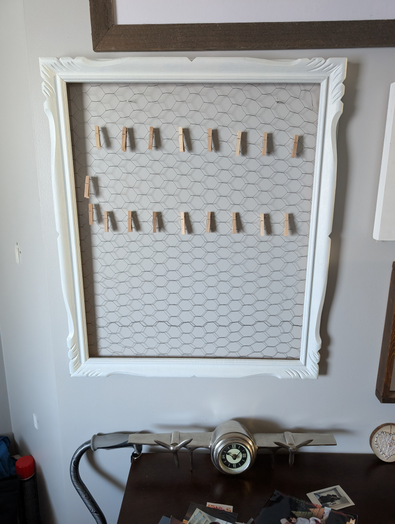 Chicken wire memo board - 23" x 26 3/4"