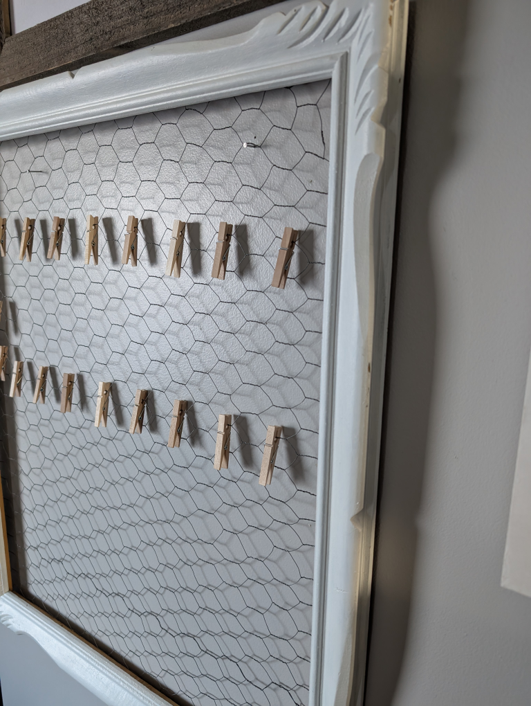 Chicken wire memo board - 23" x 26 3/4" - photo 3