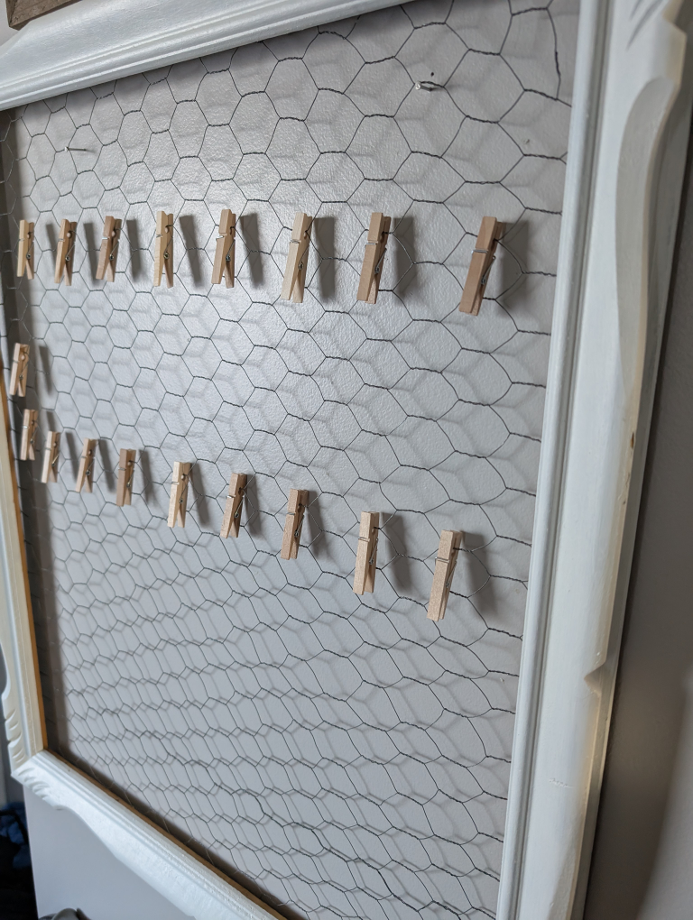 Chicken wire memo board - 23" x 26 3/4" - photo 4
