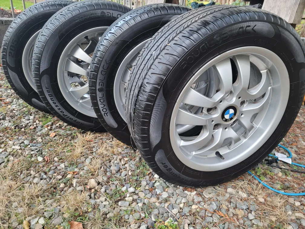 like new BMW 16" Alloy Wheels with 85% Tires image indicator(5)