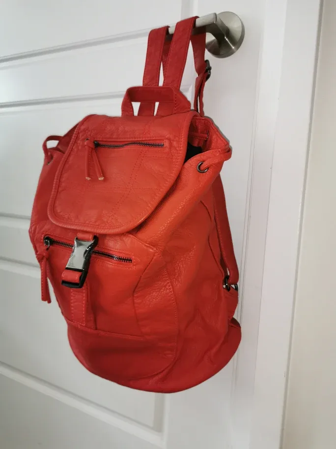 Red Leather Backpack image indicator(2)