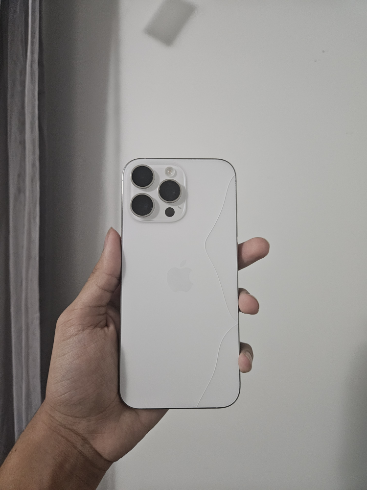 iphone 16 Pro max - photo 2